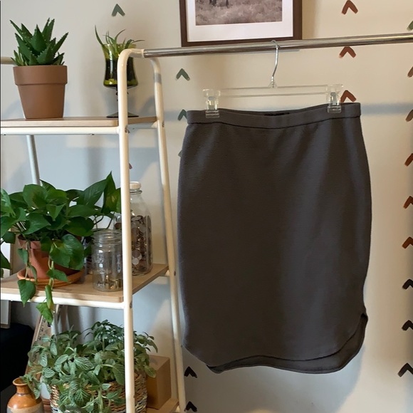 Like new grey ribbed Banana Republic pencil skirt - Picture 1 of 3